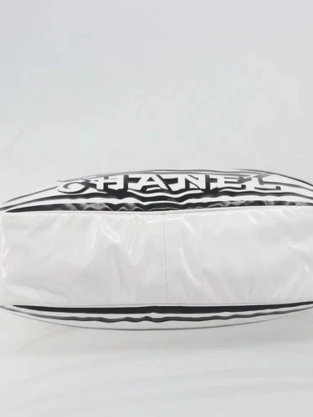 CHANEL La Pausa Chain Bag Patent leather White Silver CC Auth BA13516SAM